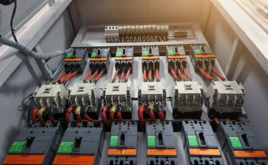 Projektowanie i implementacja systemów automatyki w generatorach prądu