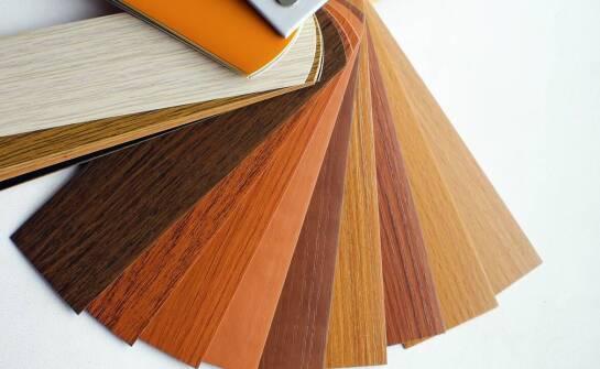 Wybór folii lateksowych a ich wpływ na koszt i trwałość reklamy