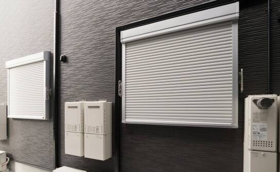 Jakie rolety antywłamaniowe najlepiej sprawdzą się w różnych typach budynków?