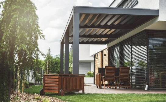 Nowoczesne designy stelaży metalowych do stołów ogrodowych – przegląd trendów