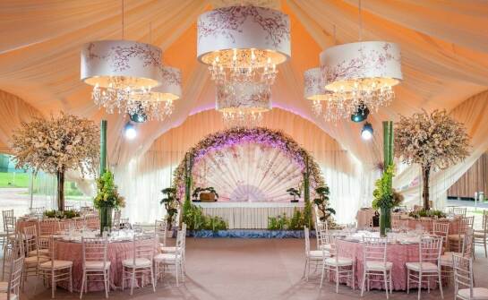 Stylizacja z eleganckim kombinezonem damskim na wesele – porady i inspiracje