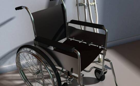 Jak wybrać krzesło dla osoby niepełnosprawnej, które spełni wszystkie potrzeby użytkownika?