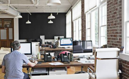 Kurtyny PCV – kluczowy element ochrony środowiska pracy