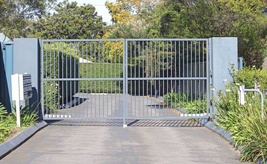 Automatyka bramowa – jak uniknąć problemów dzięki profesjonalnemu montażowi?