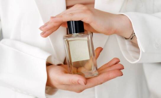 Odkryj świeżość cytrusowych nut w perfumach damskich