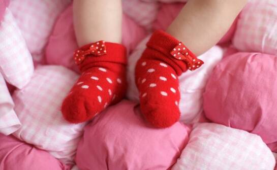 Jakie korzyści płyną z noszenia niechodków z wełny merino przez niemowlęta?