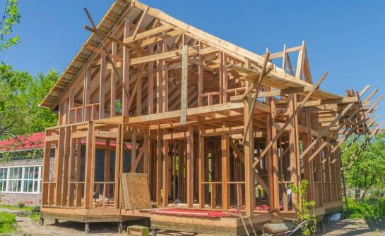 Jak technologia szkieletowa wpływa na izolacyjność termiczną domów?