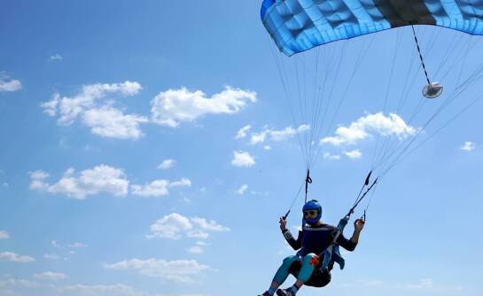 Skok ze spadochronem skydive: Jakie są najnowsze trendy w skydivingu?