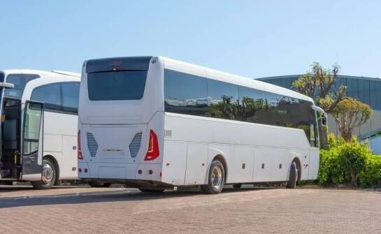 Wynajem autokaru na imprezy okolicznościowe – jak zapewnić komfort gościom?