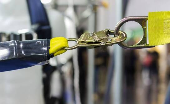 Wpływ manekinów do testów zderzeniowych na rozwój balistyki celu