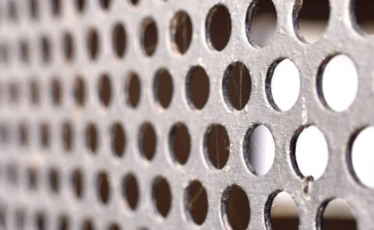 Jak blacha kwasówka perforowana wpływa na efektywność energetyczną budynków?