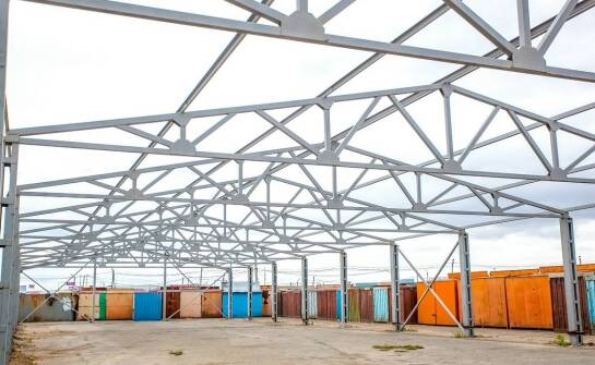 Jak hale magazynowe stalowe wpływają na efektywność gospodarstw rolnych?