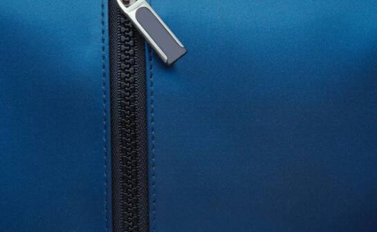 Zalety posiadania torebki A4 z przegródkami podczas podróży służbowych