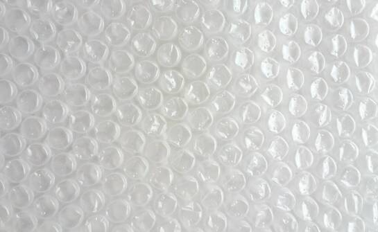 Jakie są korzyści z zastosowania folii bąbelkowej B1 w handlu detalicznym?