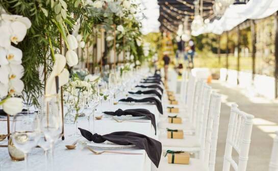 Jakie dodatkowe akcesoria można wynająć z namiotami bankietowymi?