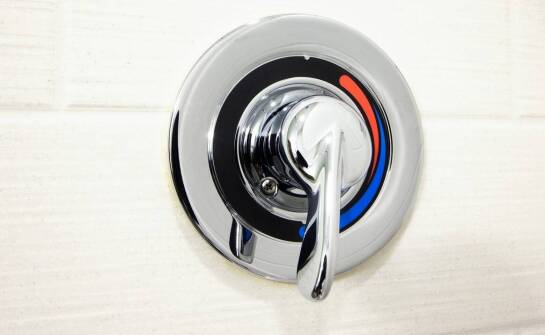 Innowacyjne rozwiązania w słuchawkach prysznicowych z turbiną – co warto wiedzieć?