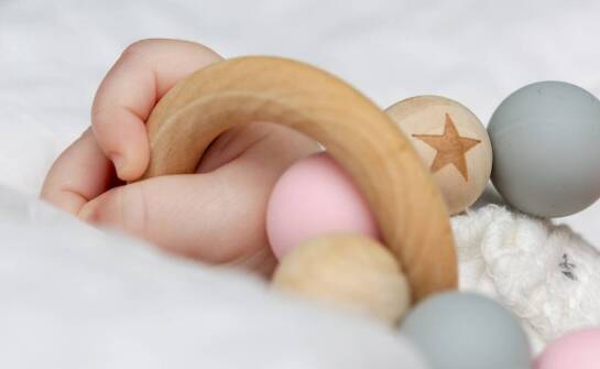 Kocyki dla niemowląt z wyjątkowymi wzorami – inspiracje i pomysły