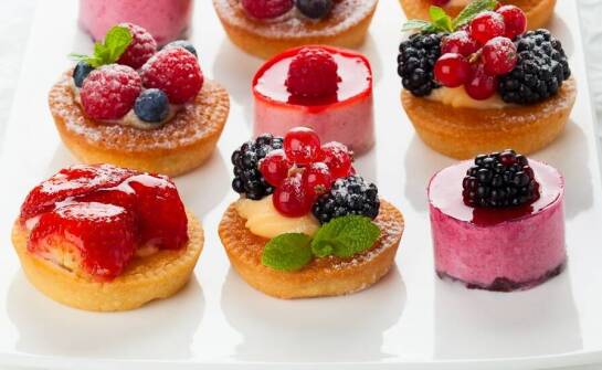 Dlaczego owoce leśne są doskonałym dodatkiem do deserów?