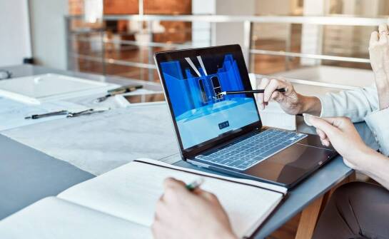 Jakie są zalety korzystania z PowerPoint przy tworzeniu materiałów szkoleniowych?