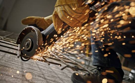 Zalety wyboru szlifierki kątowej 125 z regulacją obrotów dla profesjonalistów
