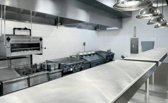 Rola regałów gastronomicznych w zrównoważonej gospodarce magazynowej