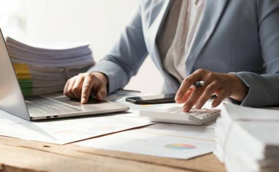 Kompleksowa obsługa księgowa dla małych firm – co oferuje biuro rachunkowe?