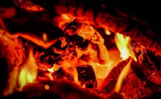 Jakie są najczęstsze problemy z rurami do odprowadzania spalin z kominka i jak ich unikać?