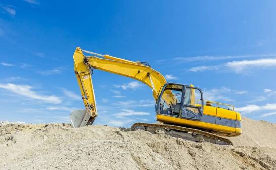 Jakie czynniki wpływają na wybór koparek gąsienicowych do projektów budowlanych?