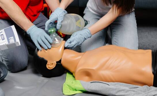 Kurs pierwszej pomocy w Płocku: nauka przez praktykę i doświadczenie