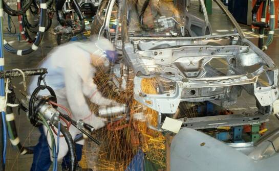 Jak ładunki elektrostatyczne wpływają na wydajność procesów produkcyjnych?