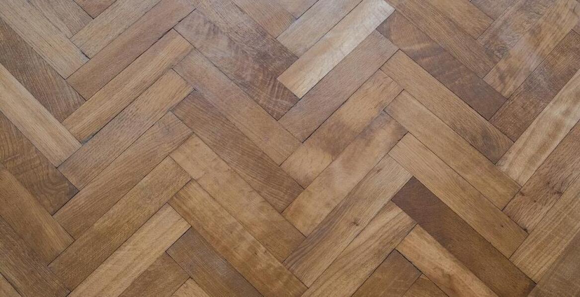 Zastosowanie paneli jodełka w małych przestrzeniach