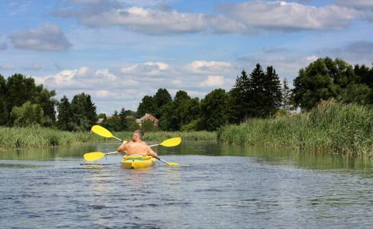 Jak przygotować się na pierwszy spływ kajakowy – poradnik dla początkujących