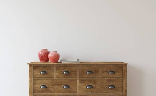 Narożnik z drewna – jak wkomponować go w aranżację kolonialną?