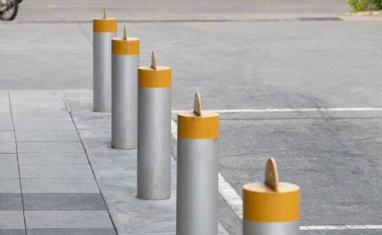 Dlaczego montaż słupków parkingowych jest prosty i szybki dzięki nowoczesnym technologiom?