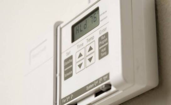 Kluczowe kryteria doboru termostatów dla laboratoriów badawczych