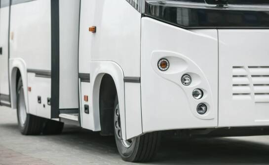 Nowoczesne udogodnienia w busach – co oferują współczesne pojazdy?