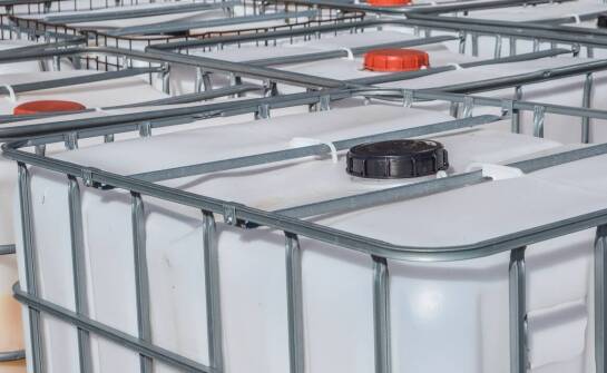 Dlaczego warto zainwestować w pojemniki siatkowe w przemyśle?