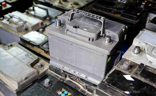 Jak profesjonalny skup zużytych akumulatorów wpływa na wzrost świadomości ekologicznej klientów?