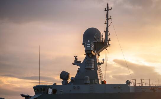 Jak działa całodobowe wsparcie techniczne dla użytkowników satelitarnych anten na statkach?