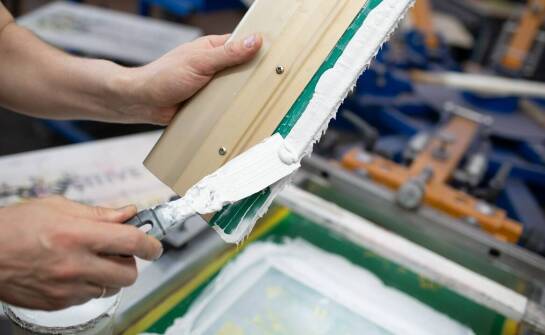 Nowoczesne materiały do sitodruku – przegląd dostępnych opcji