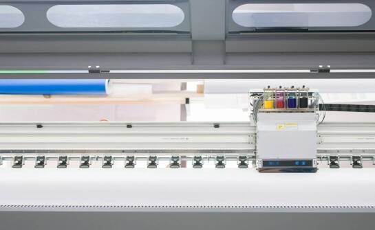 Jakie są zalety i wady zakupu plotera używanego w porównaniu z nowym?