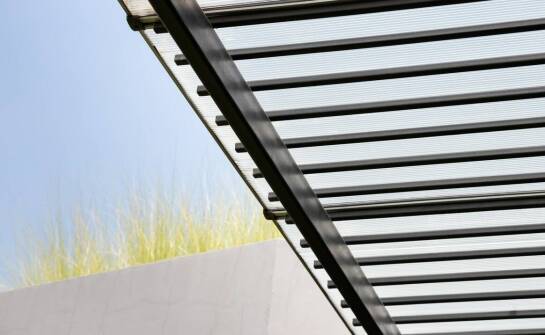 Jak czernienie stali wpływa na estetykę i trwałość elementów?