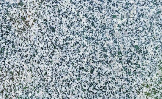 Jakie właściwości granitu czynią go idealnym wyborem do elewacji?