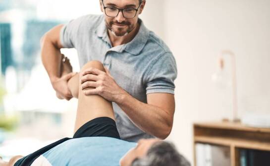 Jak wygląda proces leczenia urazów stawów w przychodni specjalistycznej?