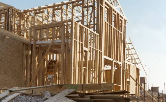 Proces projektowania i budowy nowoczesnych domów drewnianych