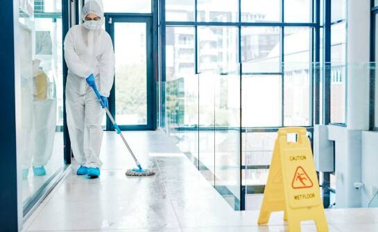 Skuteczna dezynfekcja w obiektach handlowych – co obejmuje oferta?