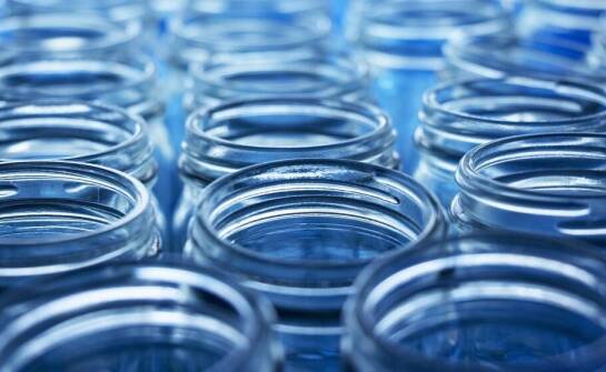 Dlaczego hurtownie słoików są istotne dla przemysłu chemicznego?