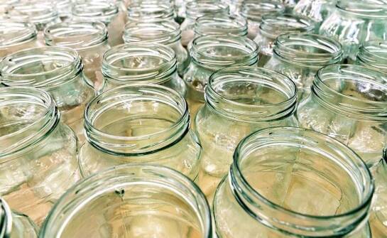 Jak producent słoików wspiera zrównoważony rozwój w przemyśle opakowaniowym?