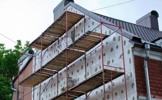 Termomodernizacja budynku: jak wybrać odpowiednie materiały izolacyjne?