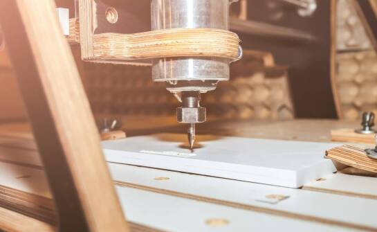 Wpływ technologii grawerowania na przyszłość produkcji tabliczek znamionowych